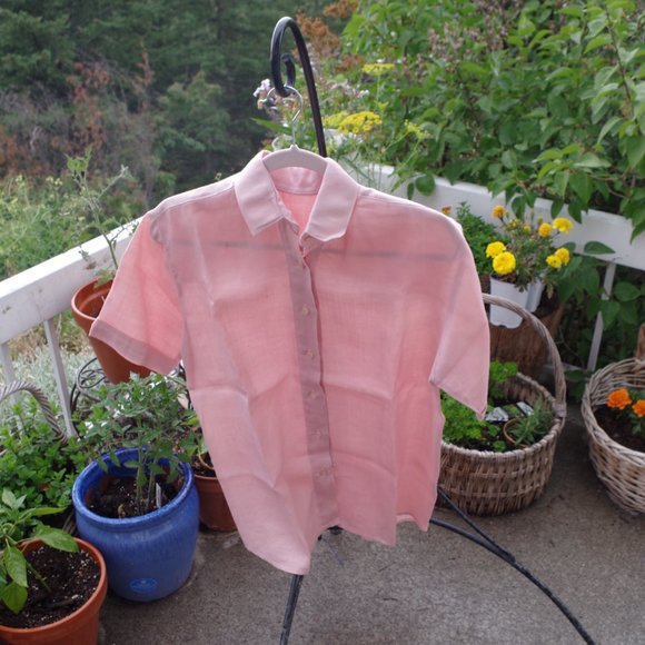 Pink Blouse with Classic Collar and Lightweight Fabric - Picture 2 of 3